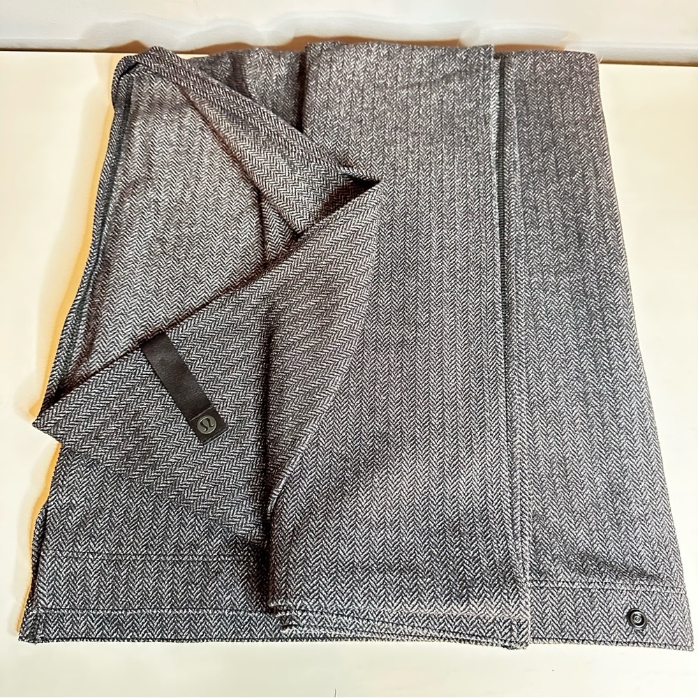 Lululemon - Women’s Vinyasa Scarf, Black/Grey Tweed Pattern, O/S